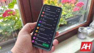 Google Messages Rolls Out New Floating Long-Press Menu
