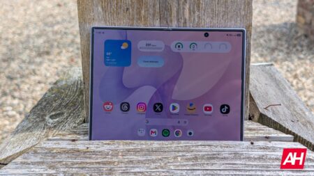 Samsung Fixes Galaxy Z Fold 8 Home Screen App Icon Bug